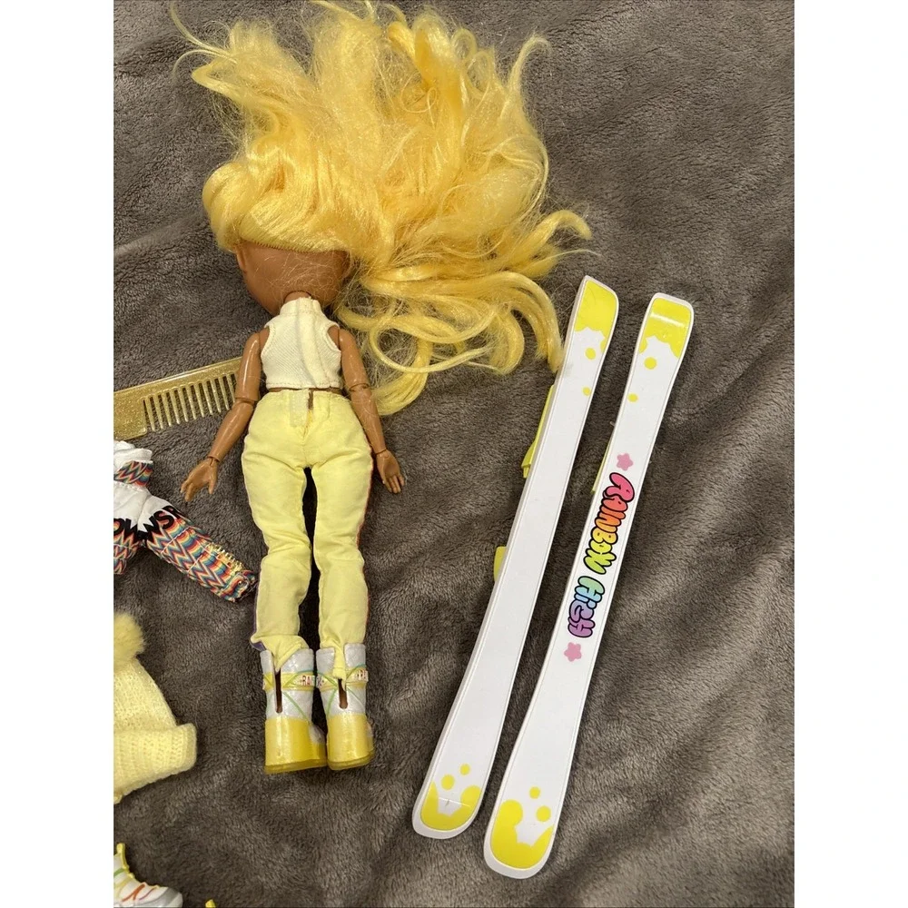 Rainbow High Winter Break Sunny Madison Fashion Doll Outfits Skis Shoes‎